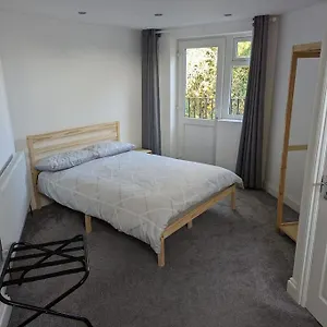 Flat With Great Transport Links Apartment